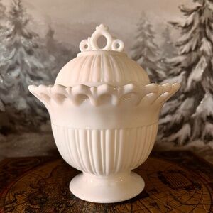 Vintage Fostoria Randolph White Milk Glass Covered Sugar Bowl